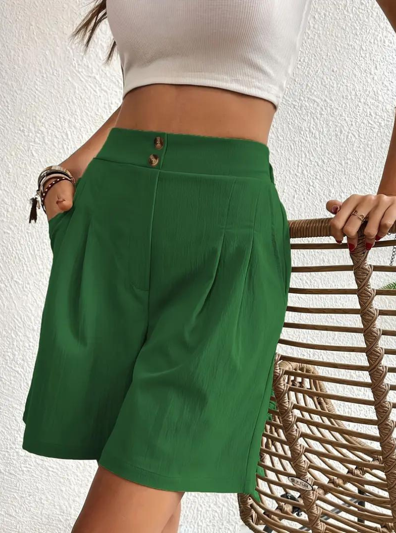 High-Waist Shorts – Bundfalten & Taschen