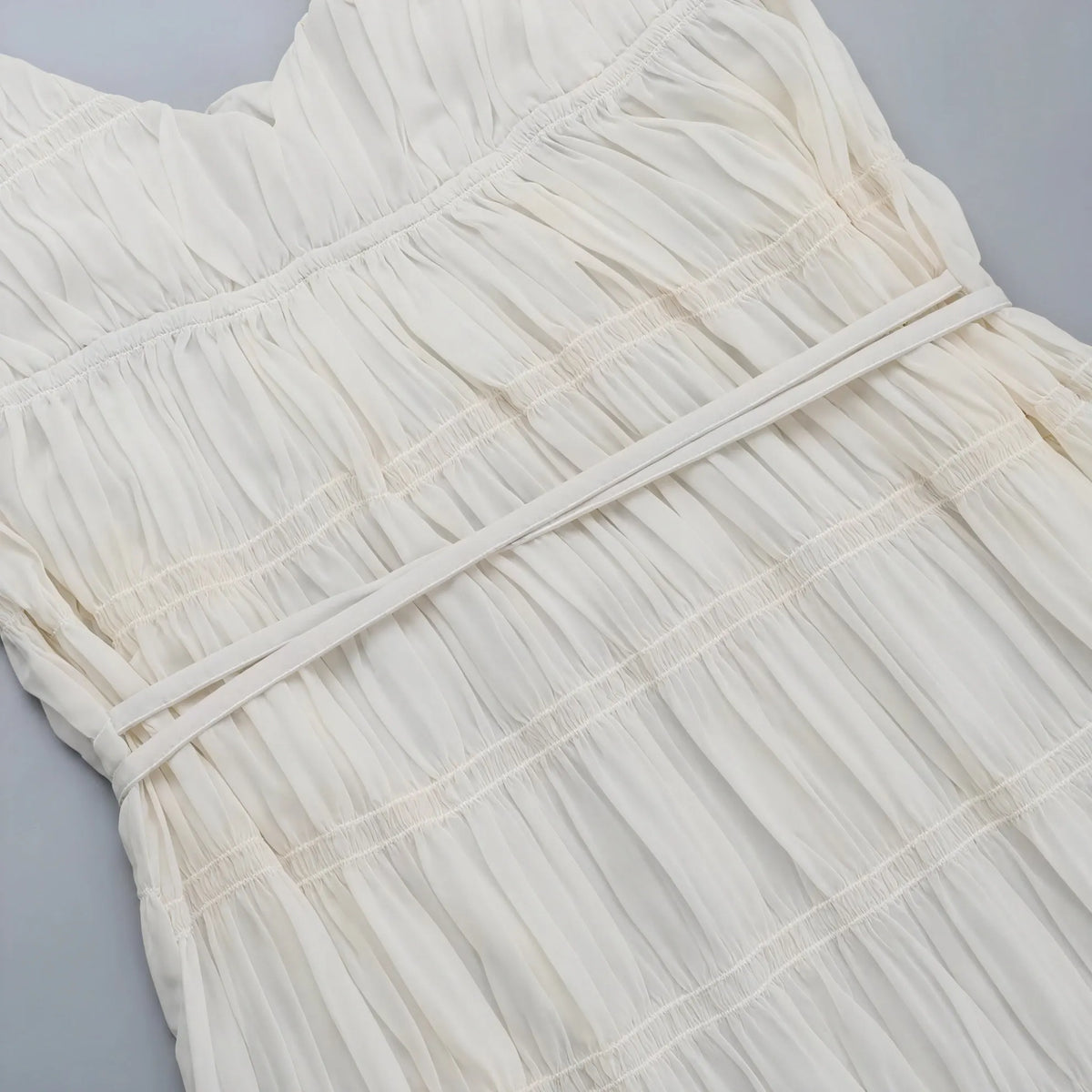 Plissiertes Maxi-Kleid mit Spaghettiträgern
