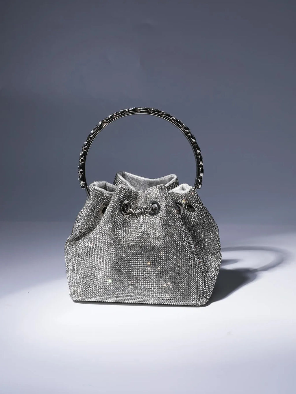 MATTEA | Luxe Bucket Bag Voor Dames met Kristallen – Zilverkleurig Statement Accessoire