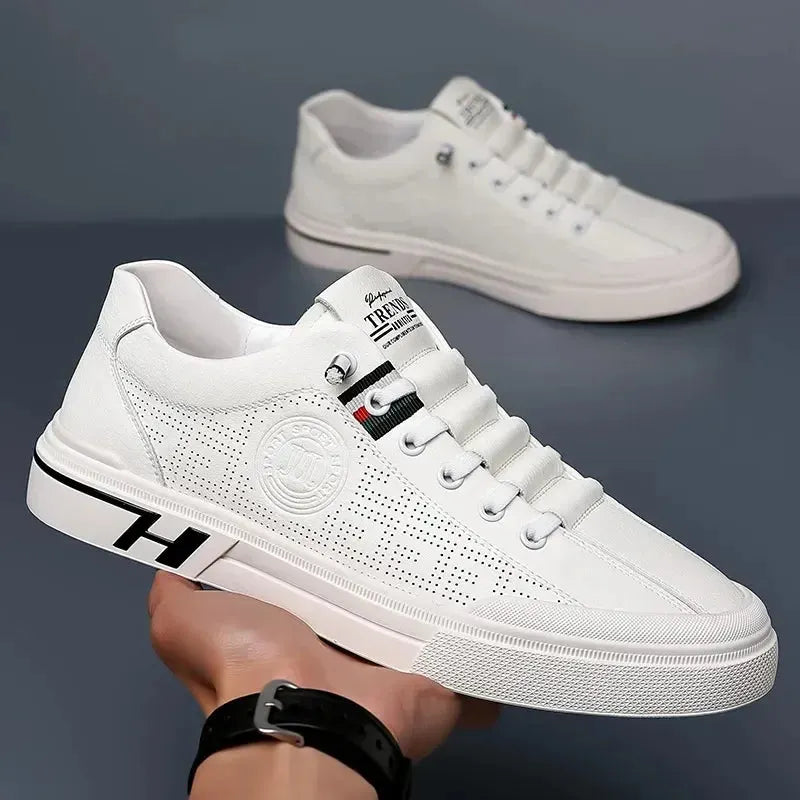 Perforierte Ledersneaker mit Logodetail