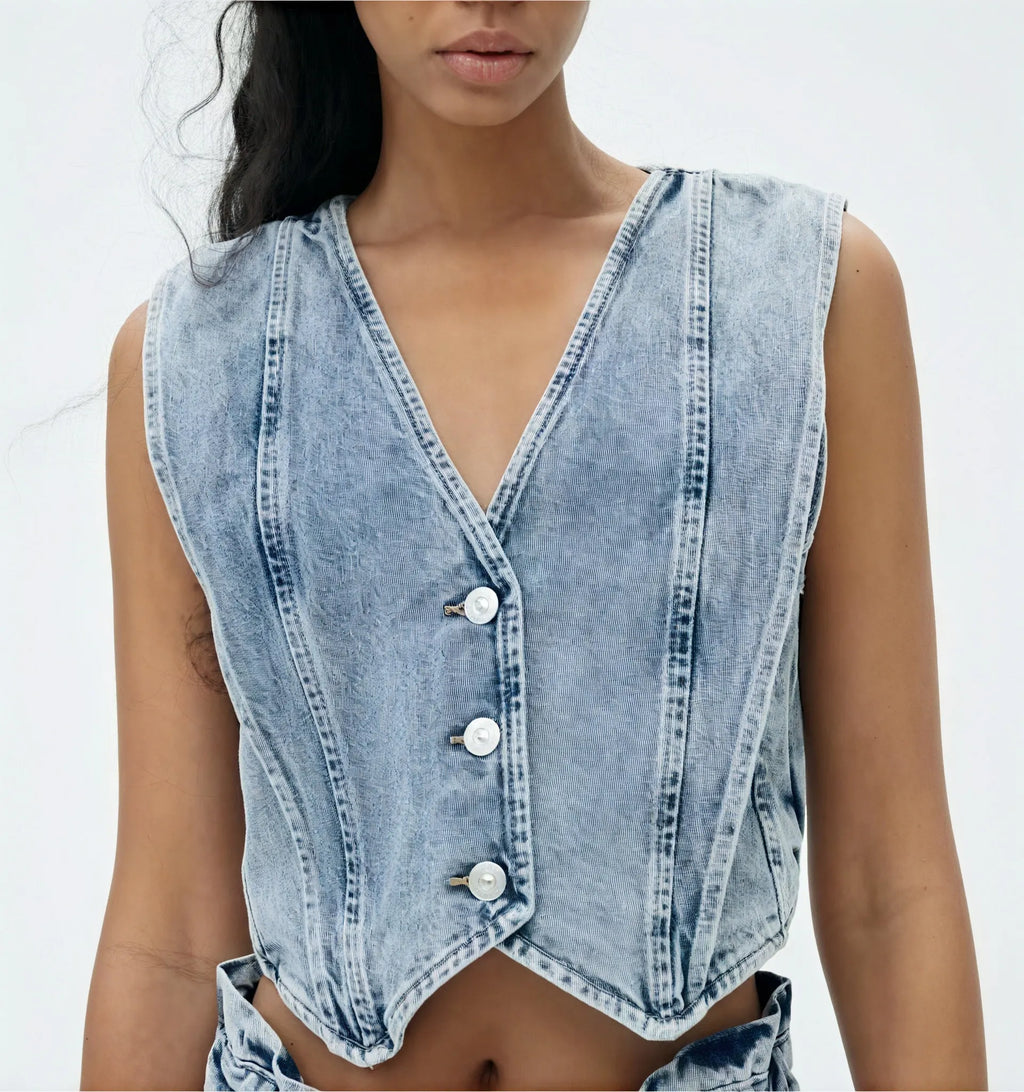 Taillierte Denim Weste mit V-Ausschnitt