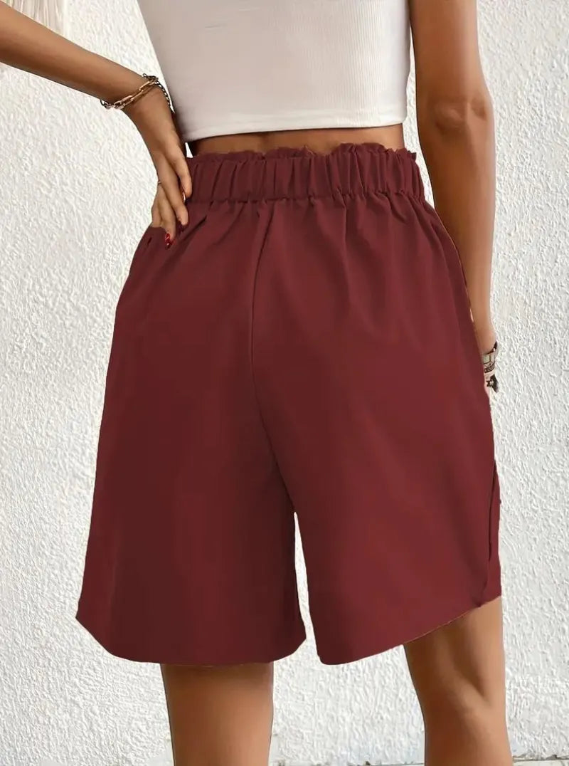 High-Waist Shorts – Bundfalten & Taschen