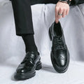 Modische Herrenschuhe Mit Brogue Design Und Robuster Sohle