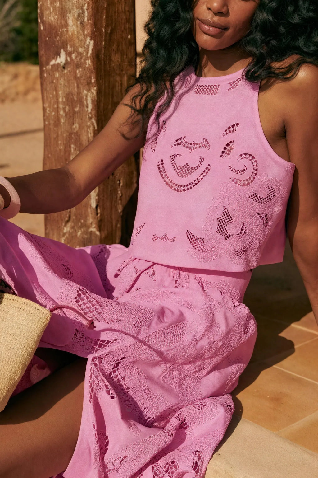 Pinker Zweiteiler – Laser Cut Crop Top & Rock mit Schlitz