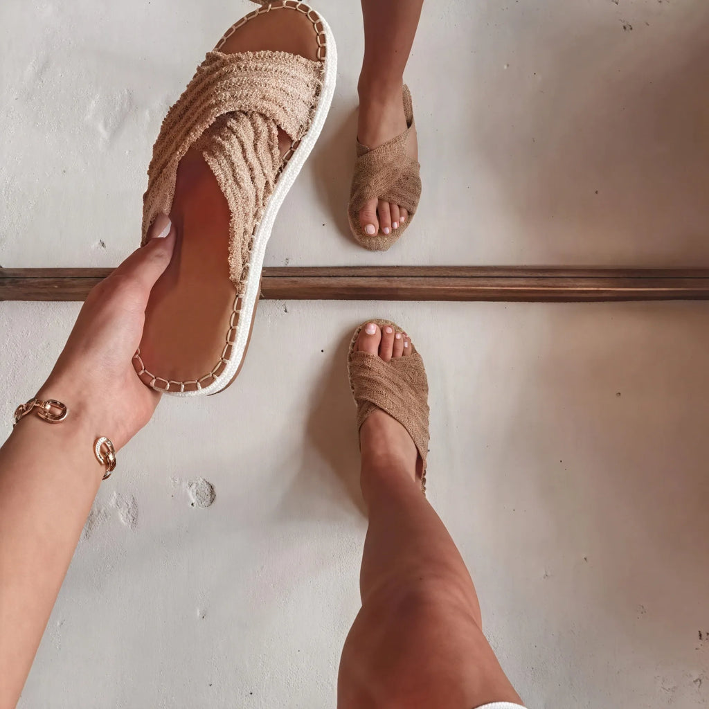 Textil-Sandalen mit Kreuzriemen und Seilsohle