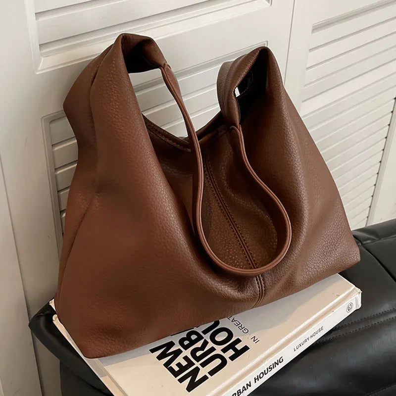 Lässige Hobo Bag mit minimalistischem Design