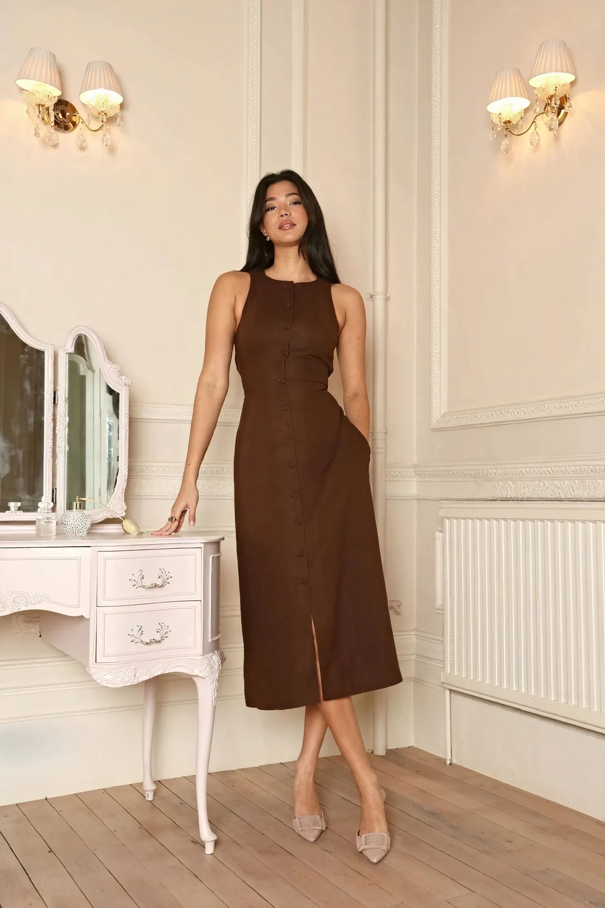 Ärmelloses Midi-Kleid mit Knopfleiste
