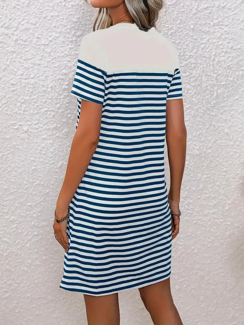 Gestuftes Kleid mit Herz-Detail