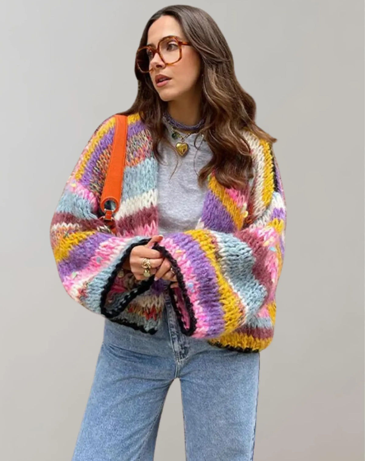ÃœbergroÃŸe und bunte Strickjacke