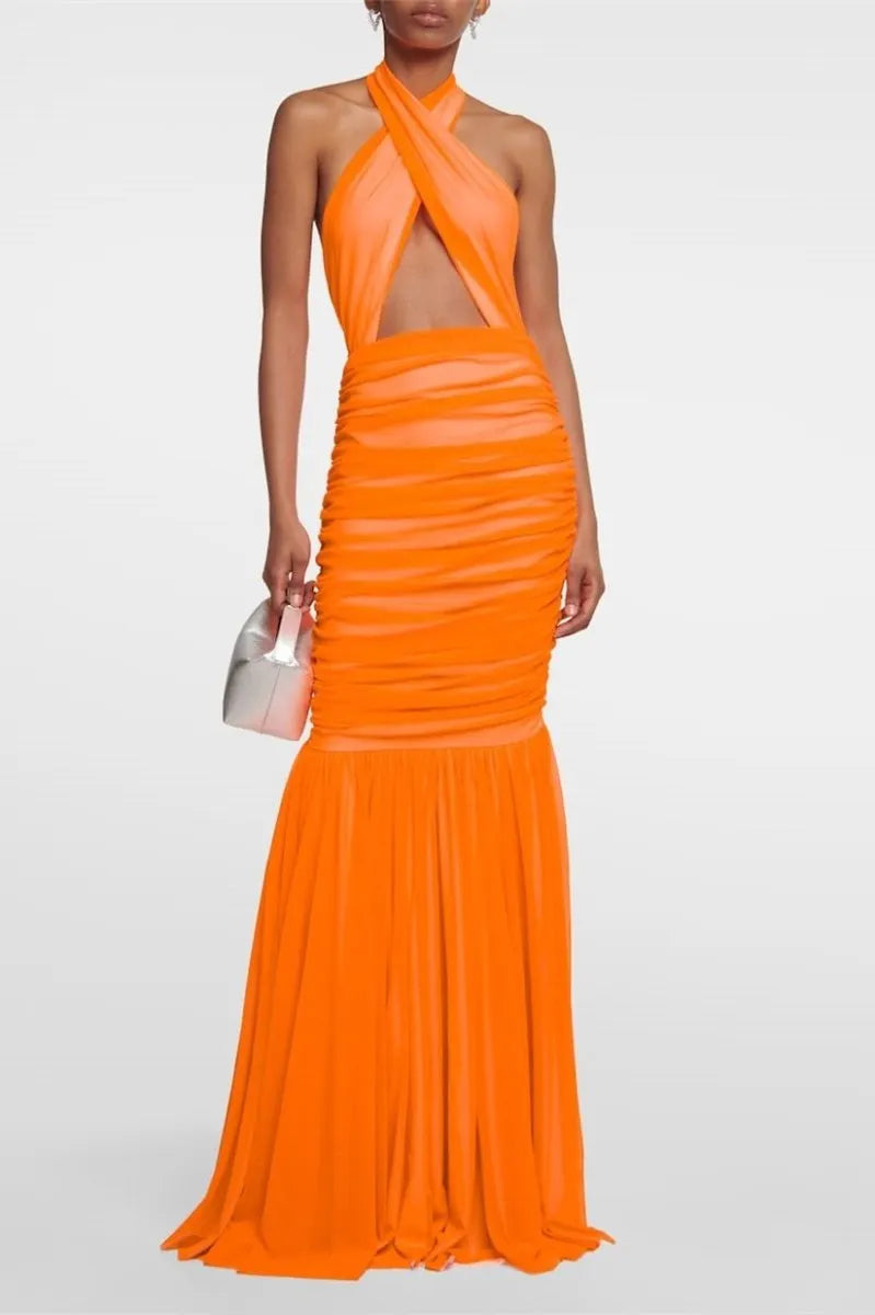 FlieÃŸendes Kleid mit Halterkragen