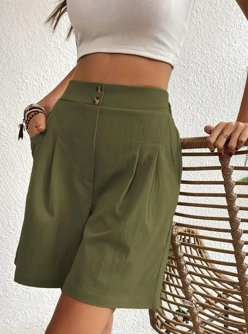 High-Waist Shorts – Bundfalten & Taschen