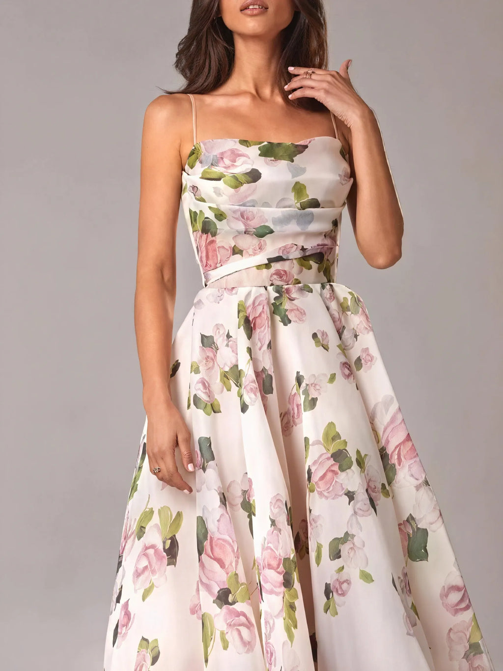 Blütenzauber: Elegantes Kleid für unvergessliche Momente
