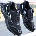 Wanderschuhe mit wasserdichtem Obermaterial und rutschfester Sohle