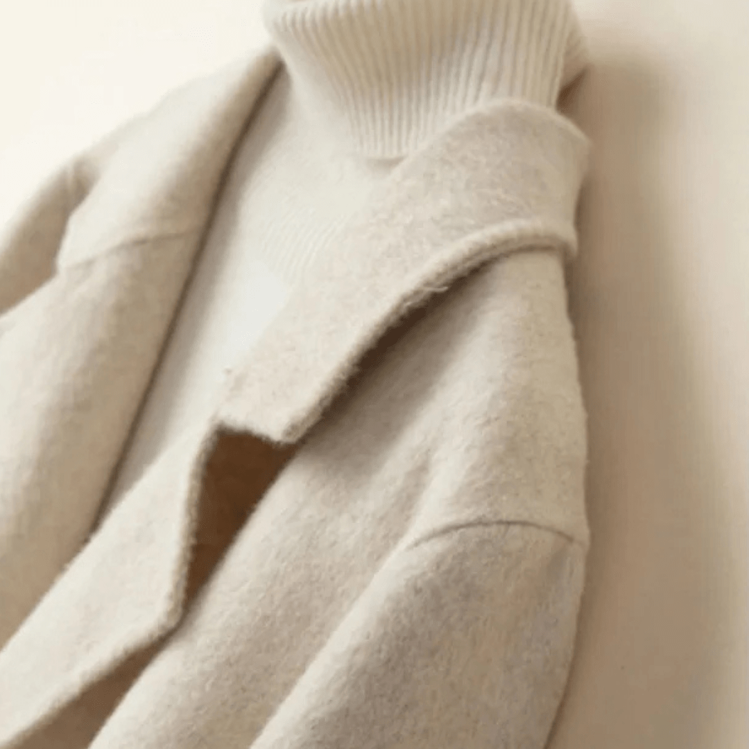 Stijlvolle Korte Double-Breasted Mantel voor Dames met Elegante Revers