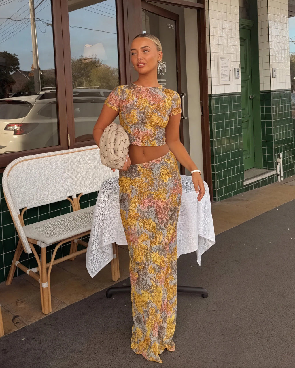 Blumiges Zweiteiler Set – Crop Top & Maxi Rock