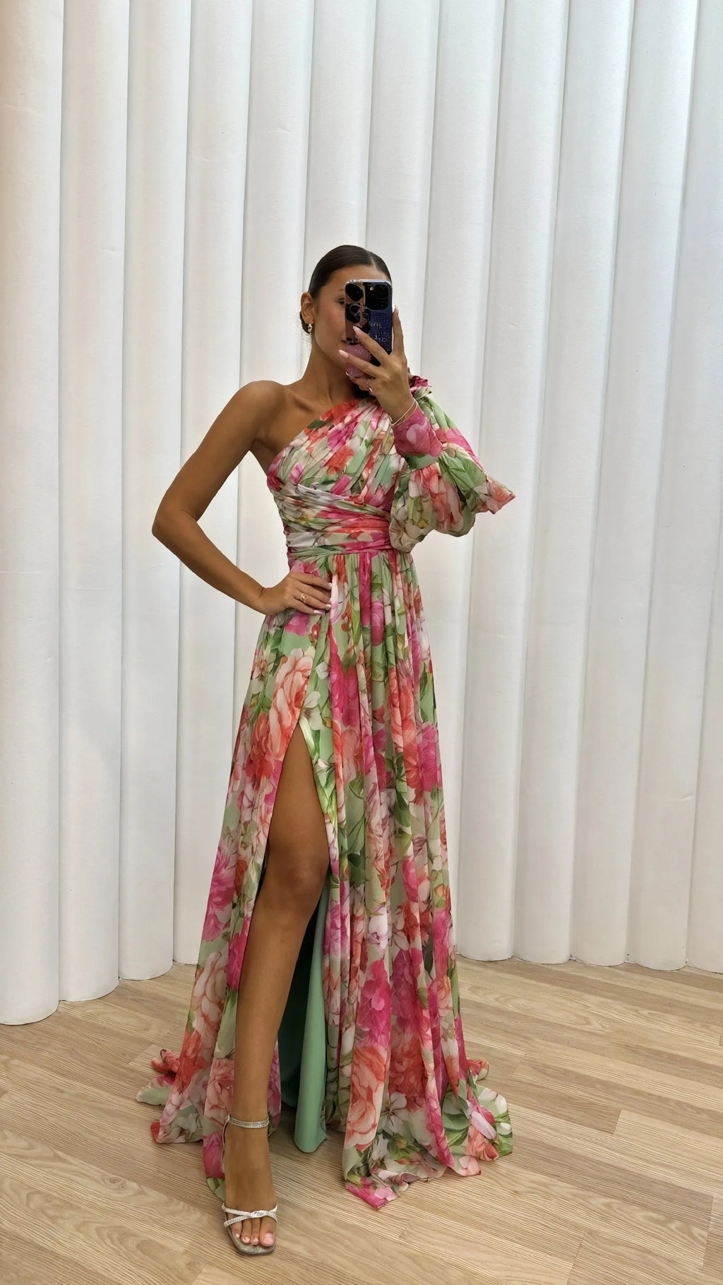 Elegantes Kleid mit floralem Print und One-Shoulder-Design