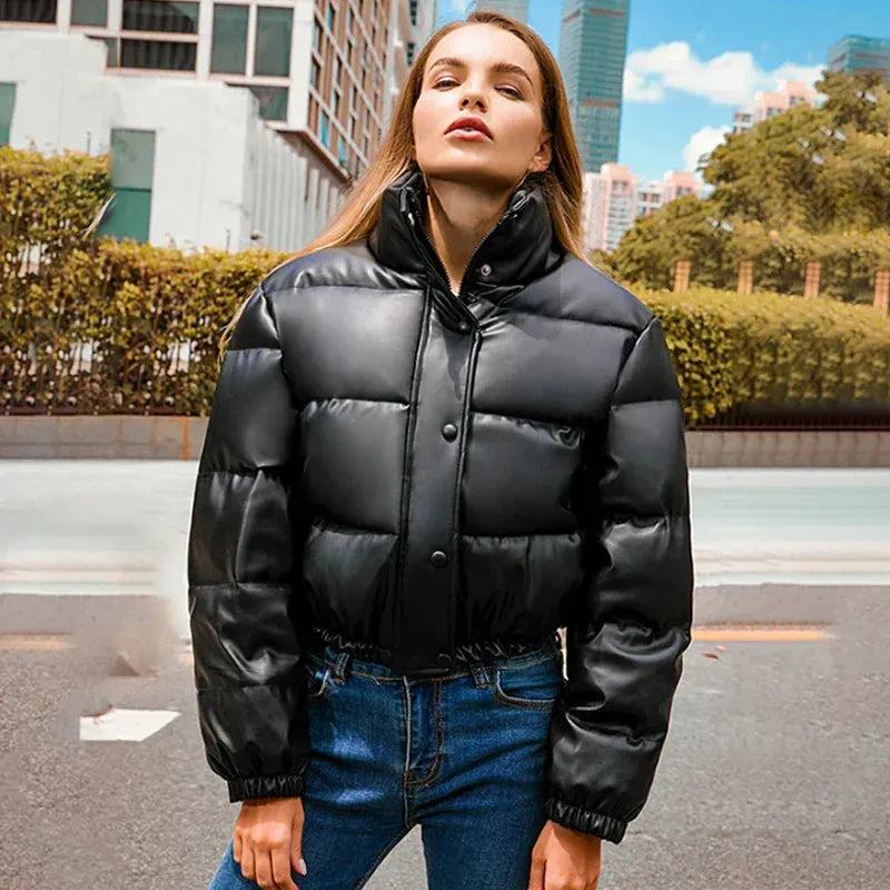 NIENKE | Kurze Dicke Winterjacke mit Hohem Kragen
