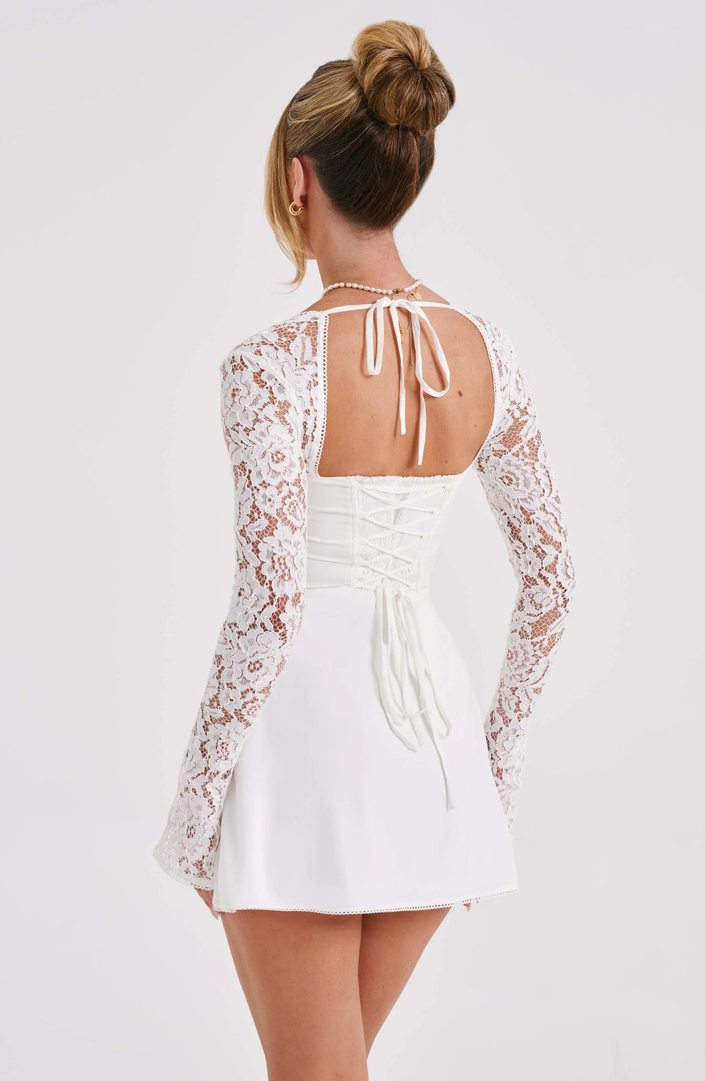 Elegantes Mini-Kleid mit Spitze