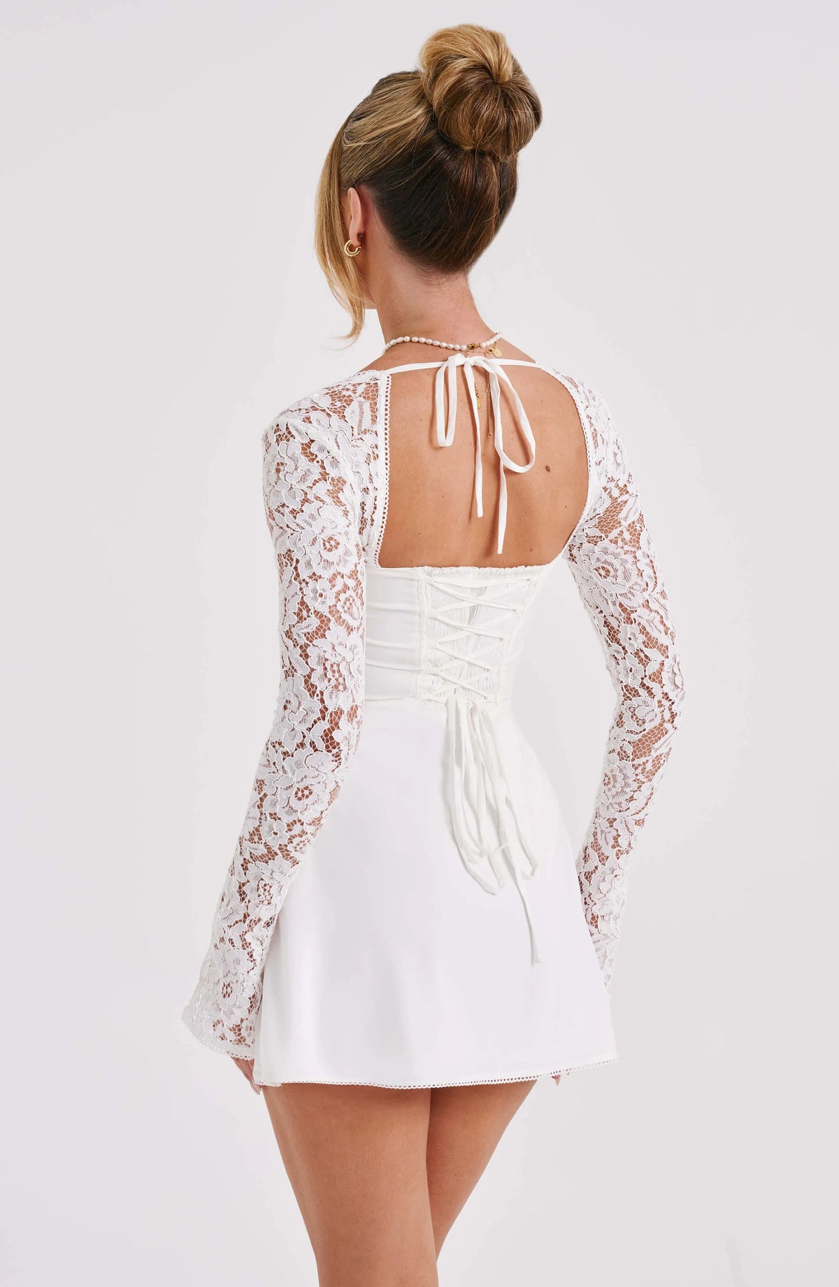 Elegantes Mini-Kleid mit Spitze