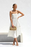 YVIE | Mouwloze Midi Jurk Met Contrastbiezen En Zwierige Rok – Licht, Elegant, Zomers