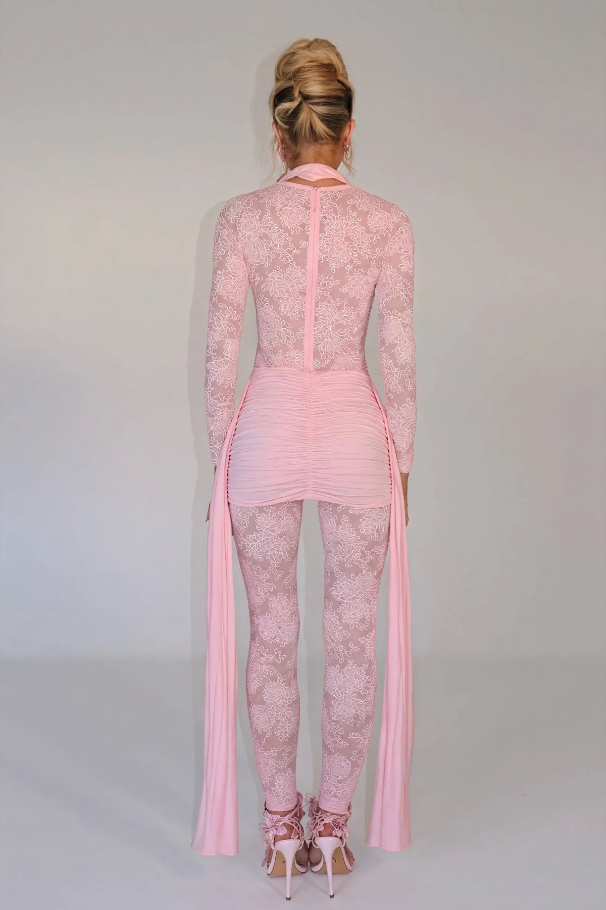 FlieÃŸendes Kleid mit floralen Akzenten