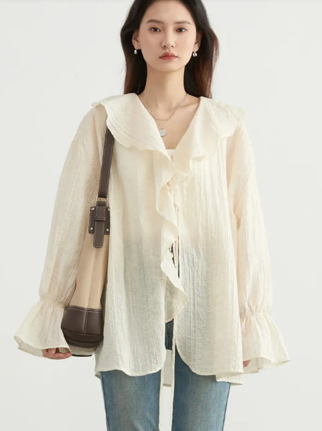 LEONA | Luchtige Dames Blouse met Ruffle Kraag – Luchtige Zomerstijl met Romantische Flair