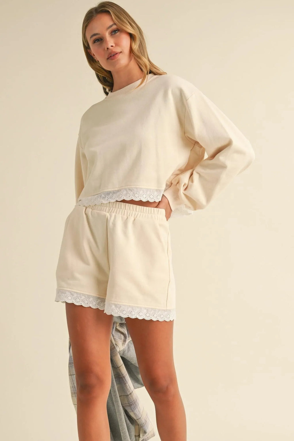 Entspanntes Loungewear-Set mit Spitze