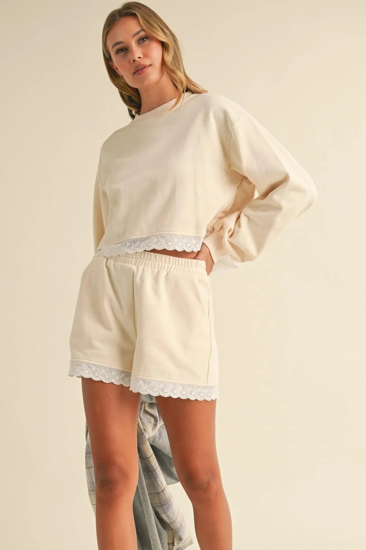 Entspanntes Loungewear-Set mit Spitze