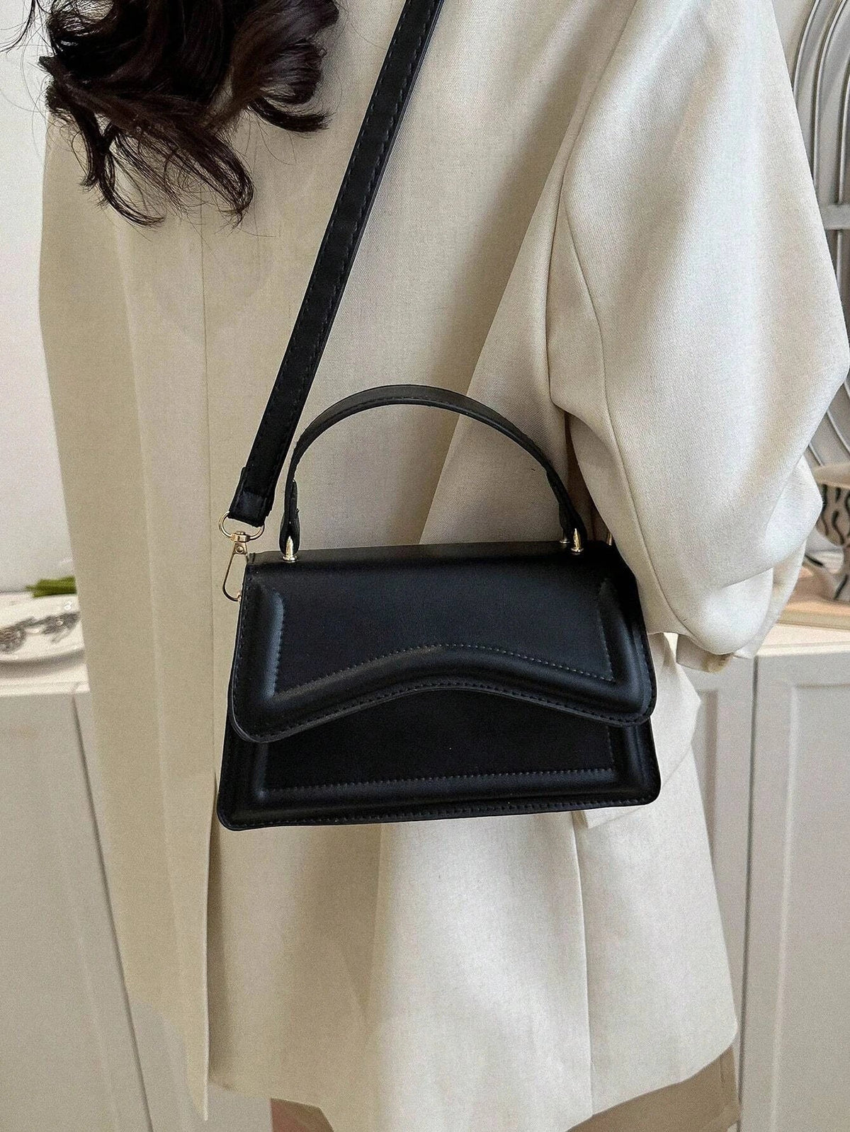MELISSA | Luxe Strakke Leren Tas Voor Dames Met Subtiele Details & Vorm