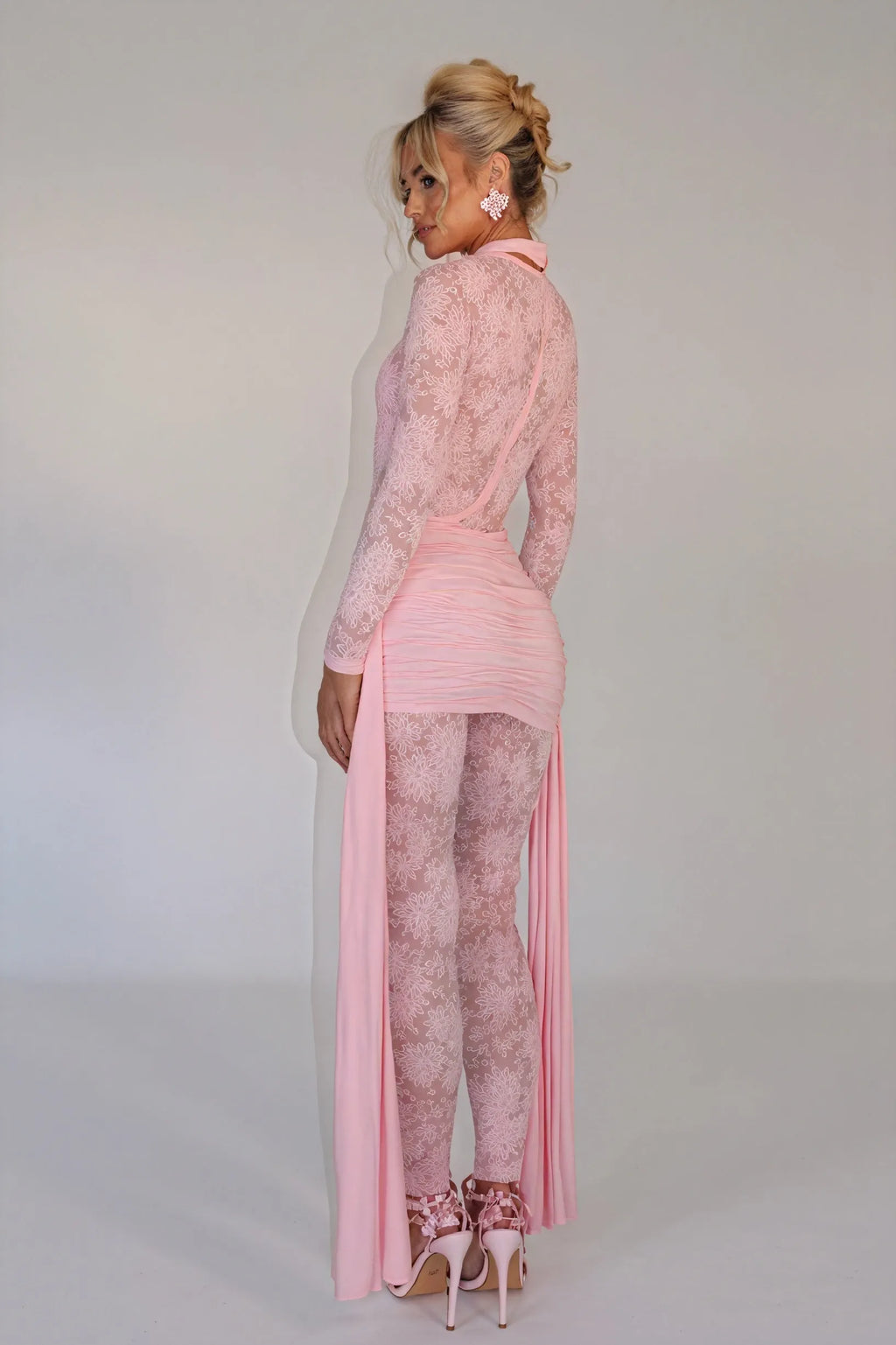 FlieÃŸendes Kleid mit floralen Akzenten