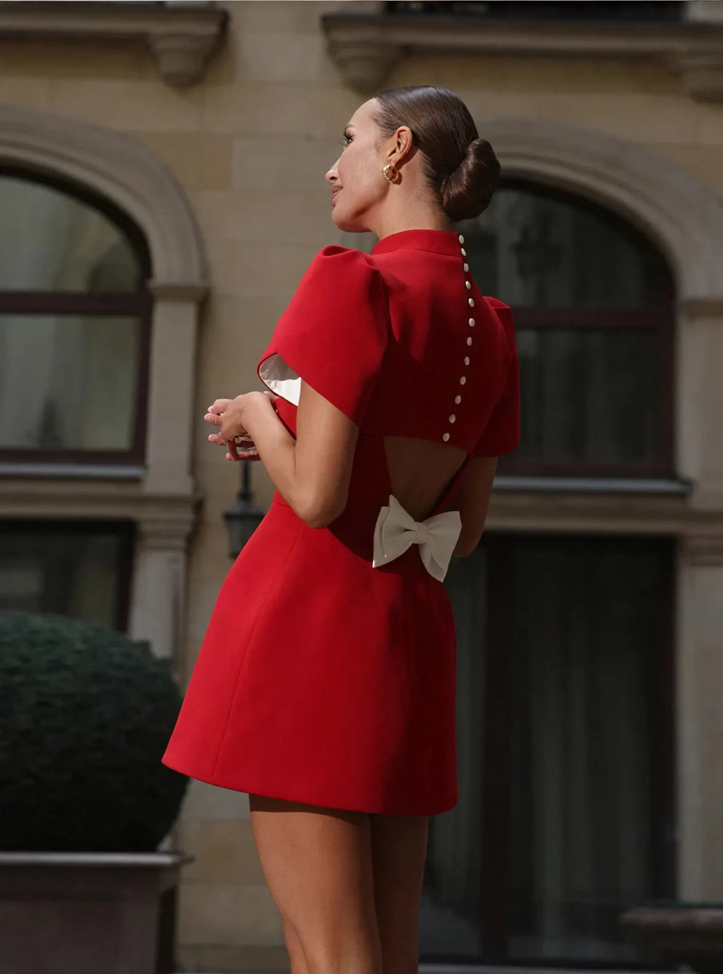 Figurbetontes Kleid mit modernem Minirock