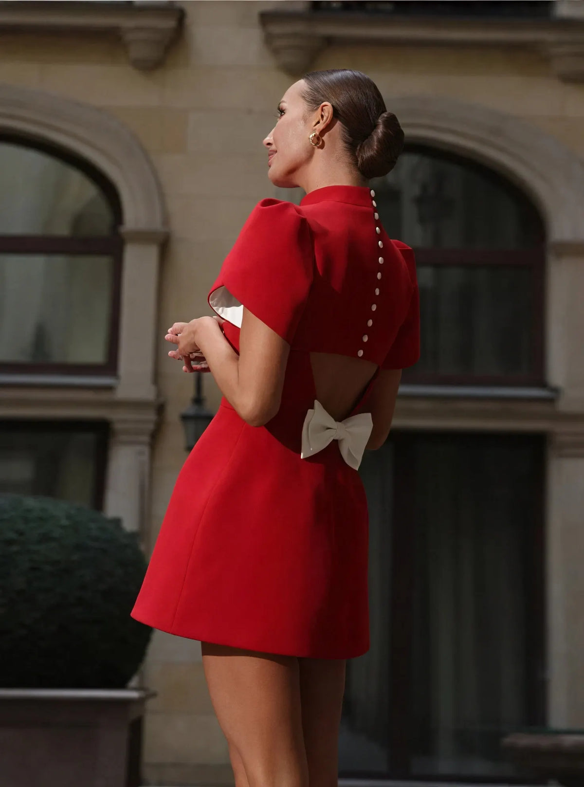 Figurbetontes Kleid mit modernem Minirock