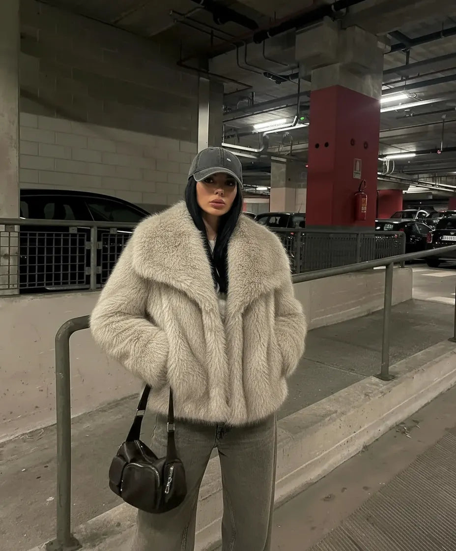 Olivia Zeitlose Damen Imitat Pelzjacke