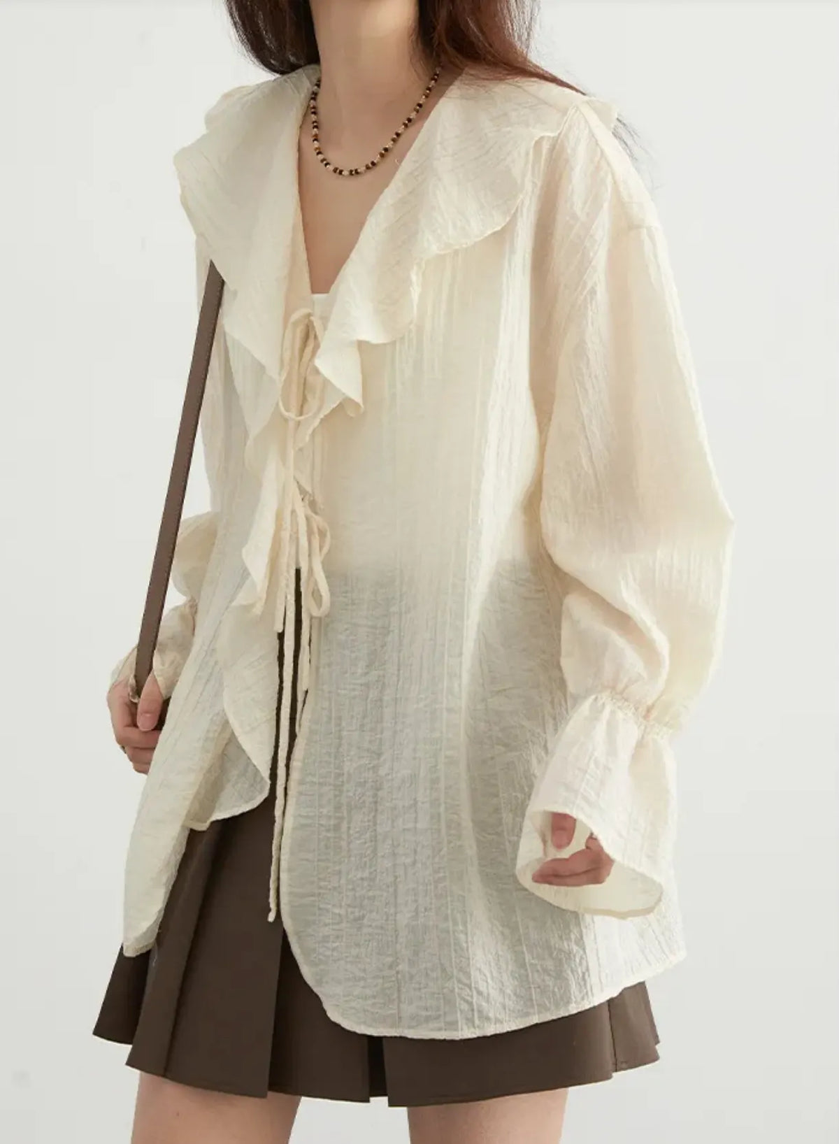 LEONA | Luchtige Dames Blouse met Ruffle Kraag – Luchtige Zomerstijl met Romantische Flair