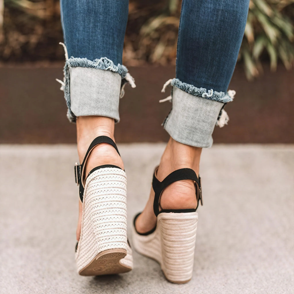 Keilabsatz Sandalen – Offene Spitze mit Knöchelriemen