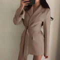 - Eleganter Blazer mit GÃ¼rtel