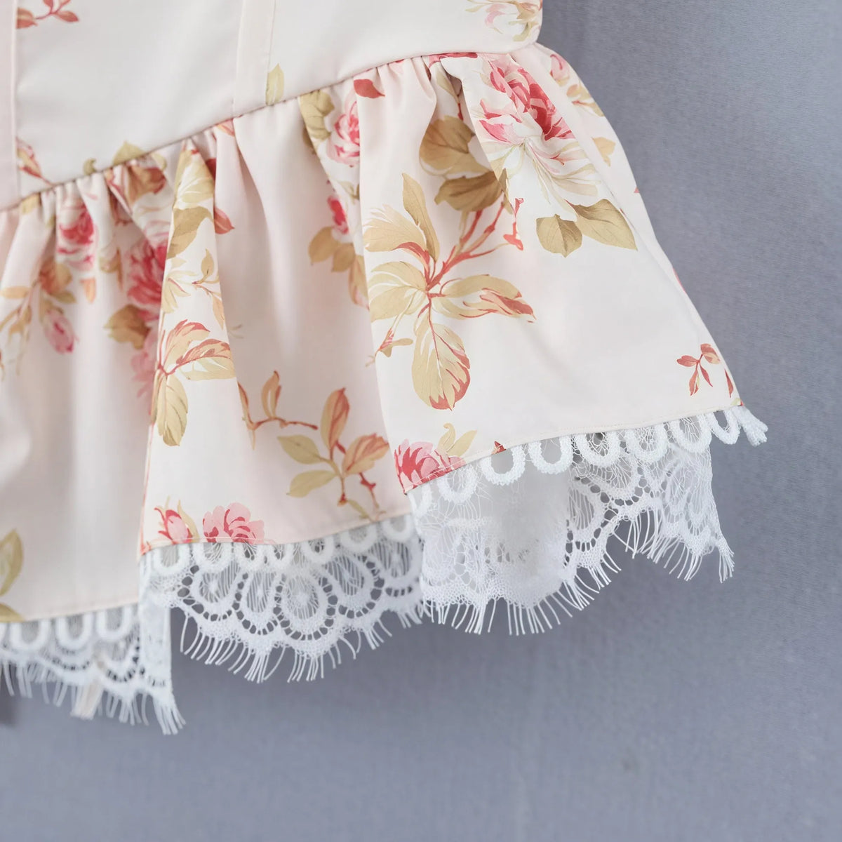 Romantisches Top mit floralem Muster