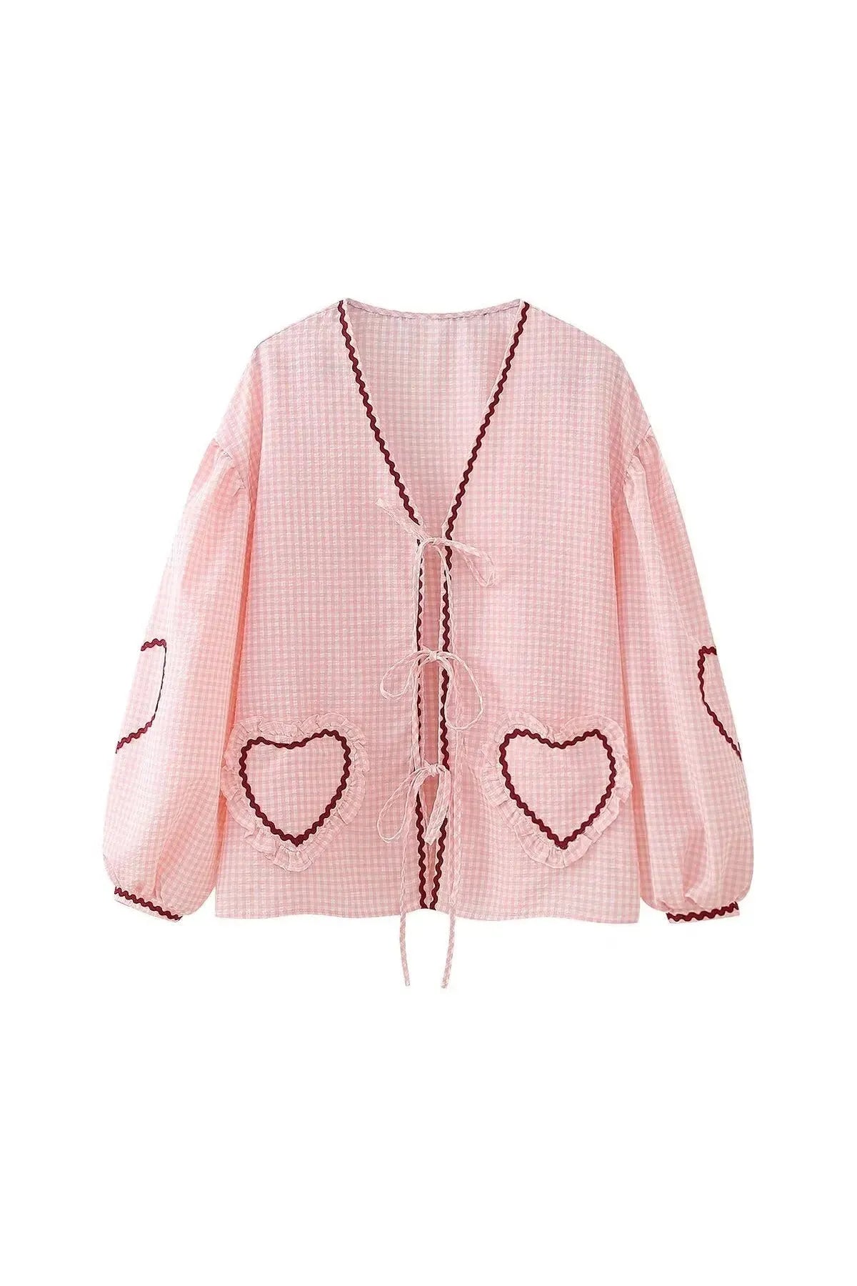 Gingham Bluse – Herz-Taschen & Bindedetail