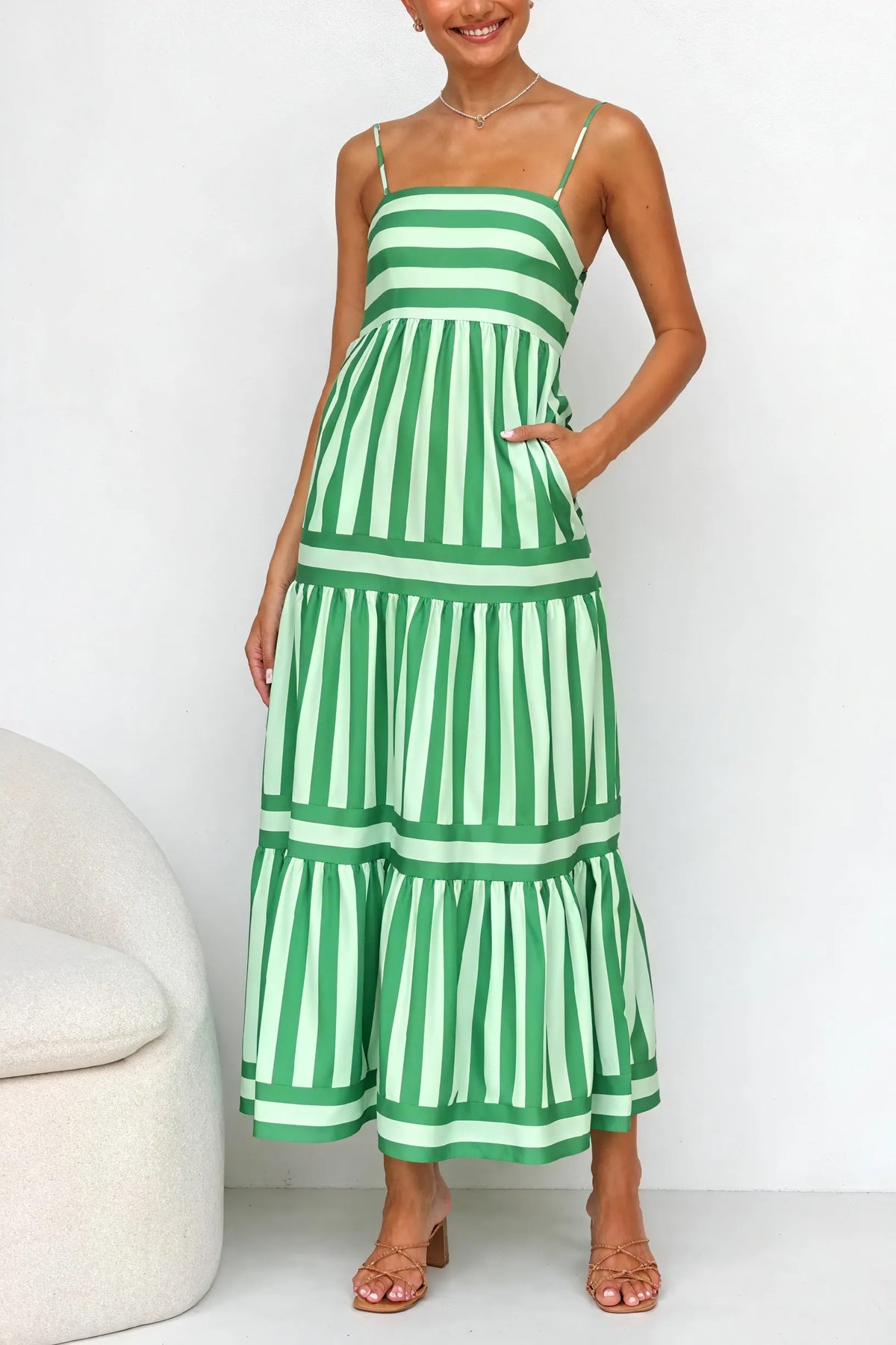 Sommerliches Maxi-Kleid mit Streifenmuster
