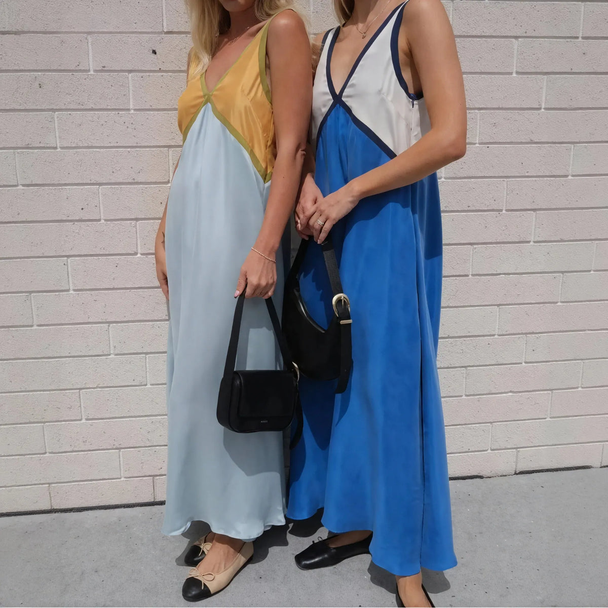 FlieÃŸendes Kleid mit Farbblockdesign
