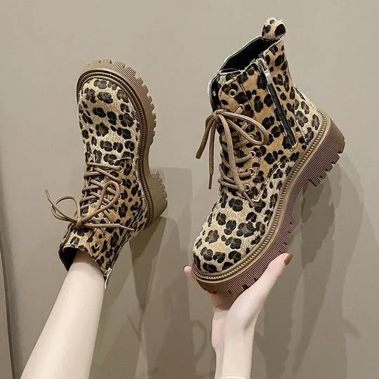 Stiefel mit Leopardenmuster