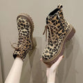 Stiefel mit Leopardenmuster