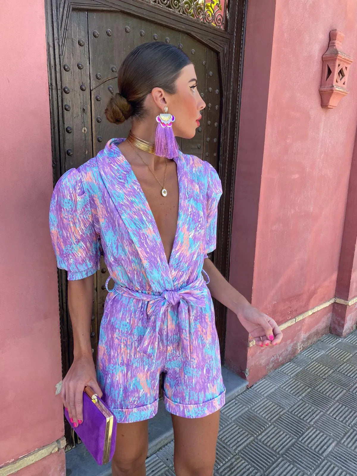 Abstrakter Print Romper mit Wickeldesign