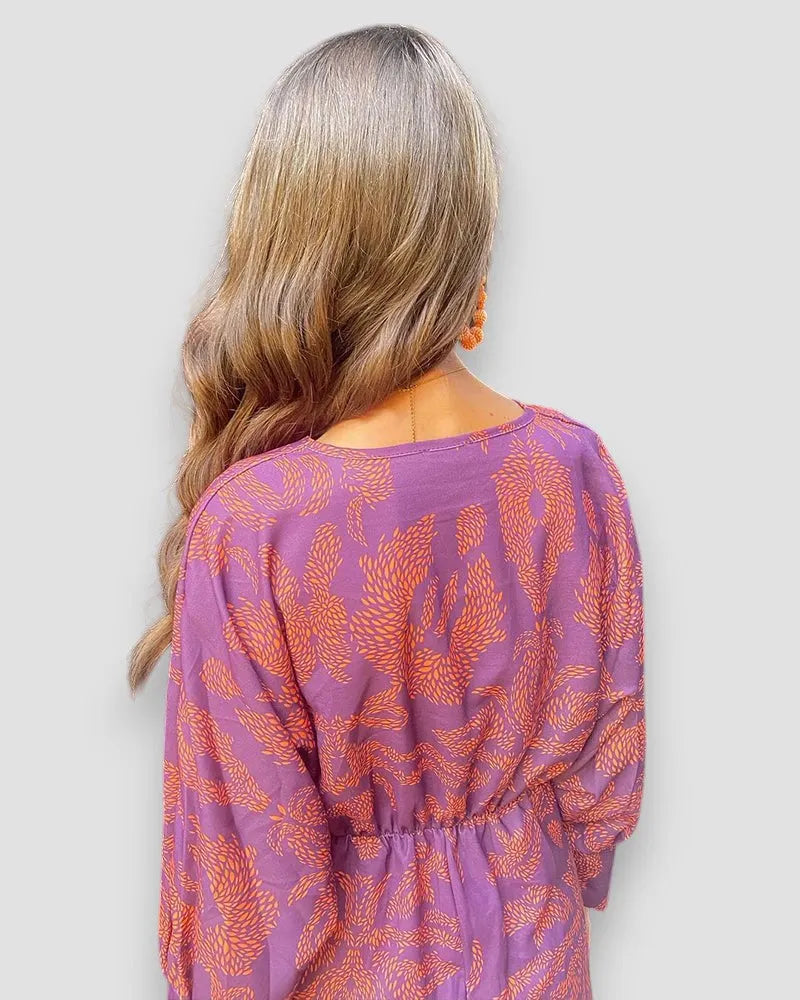 Bedrucktes Langarmkleid – V-Ausschnitt mit Knotendetail