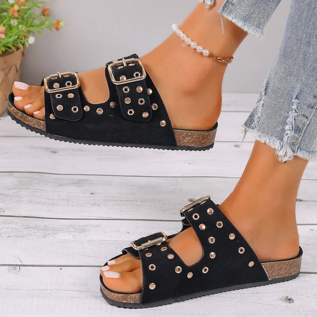 Flat sandal with rivet decoration
