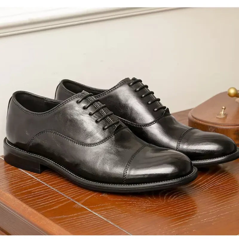 Elegante Leder Herrenschuhe Mit Schnürung Und Klassischem Design