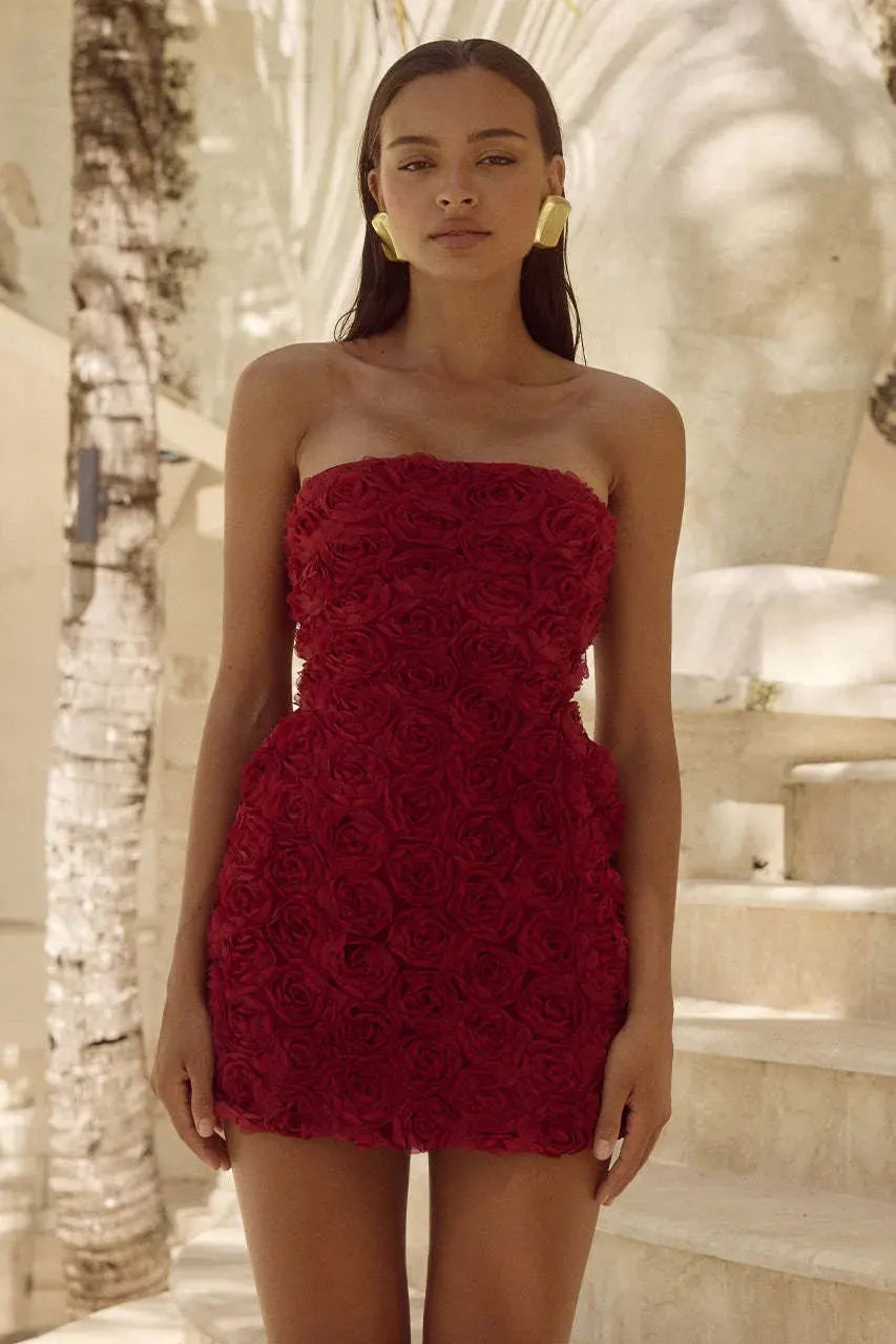MALY | Strapless Mini Jurk met Rozen – Speels, Vrouwelijk en Zomers Elegant