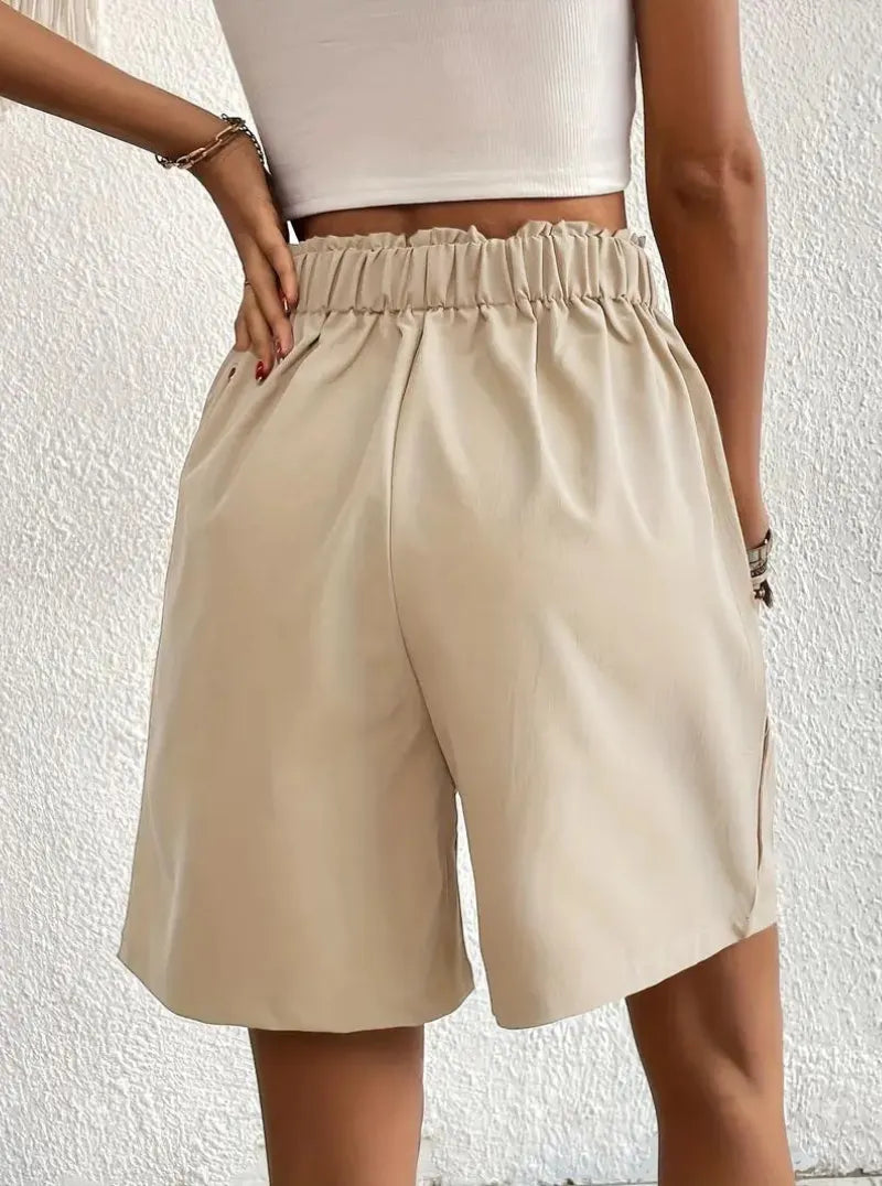 High-Waist Shorts – Bundfalten & Taschen