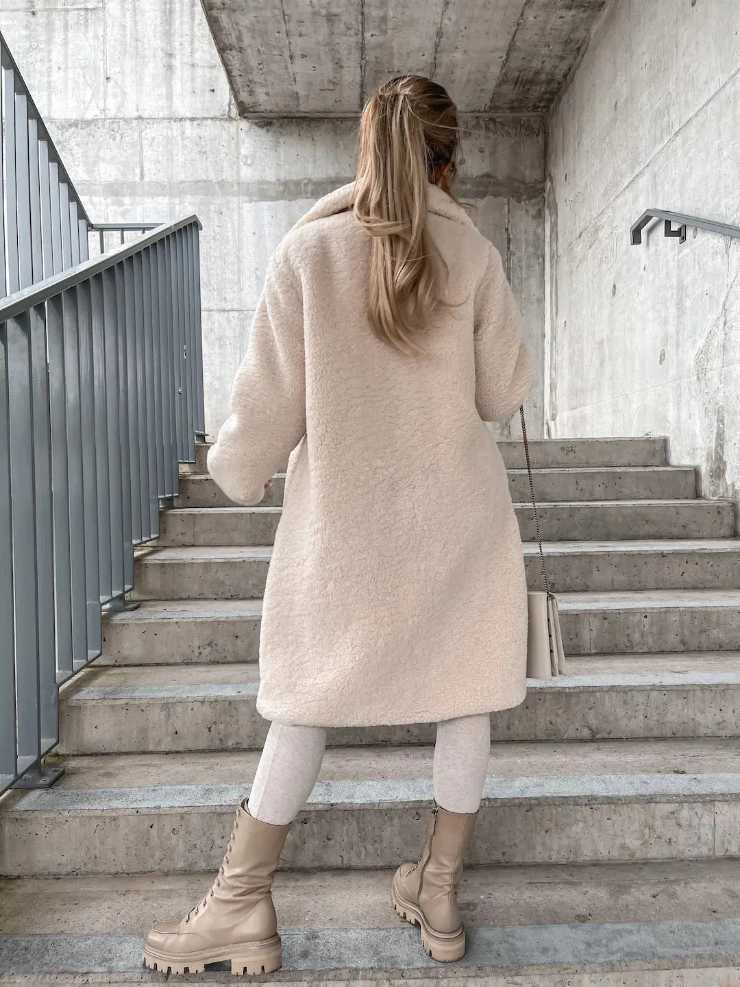 Ivy | lang kunstpelsfrakke med revers