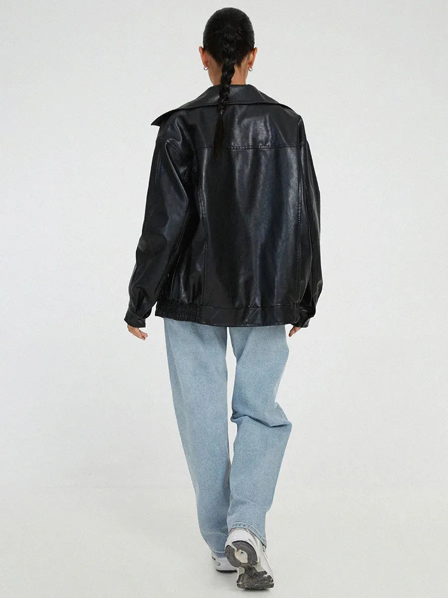 ÃœbergroÃŸe Leder-Bomberjacke mit trendigem Design